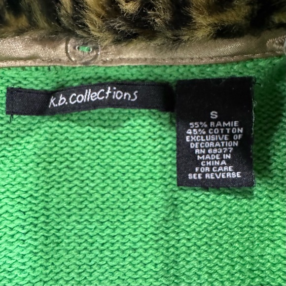 Vintage Green Santa Cardigan with Leopard Collar - Picture 7 of 8